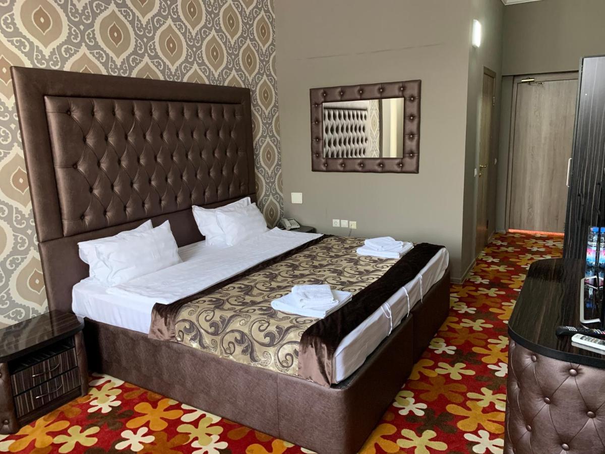 Deluxe Plaza Hotel อัลมาตี ภายนอก รูปภาพ