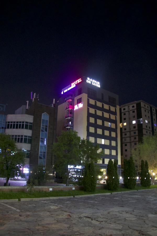 Deluxe Plaza Hotel อัลมาตี ภายนอก รูปภาพ