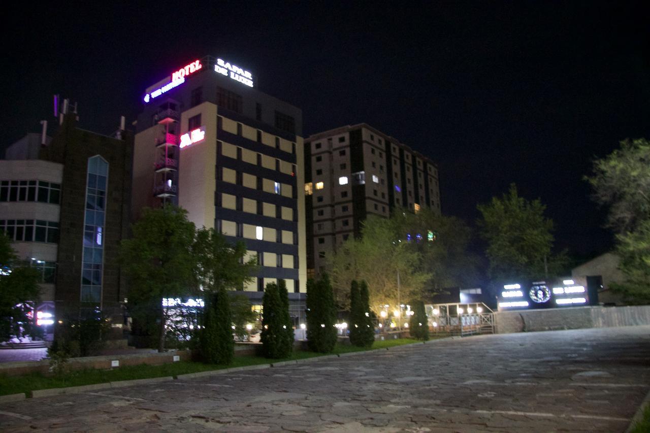 Deluxe Plaza Hotel อัลมาตี ภายนอก รูปภาพ